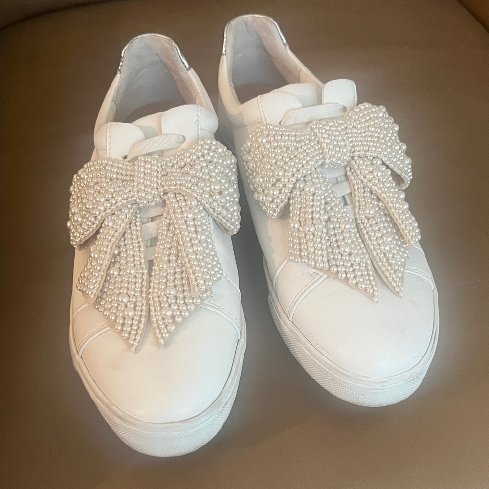 Elegant InC. White Pearl Bow Women's Sneakers